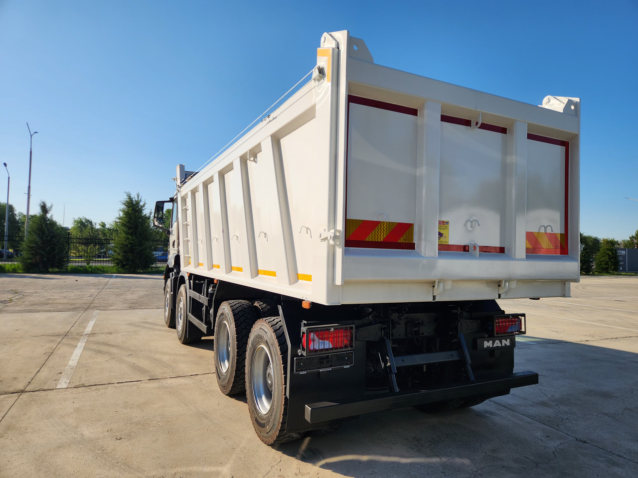 Автосамосвал MAN TGS 41.400 8x4 BB CH KF022 - 28 т / 20 куб.м